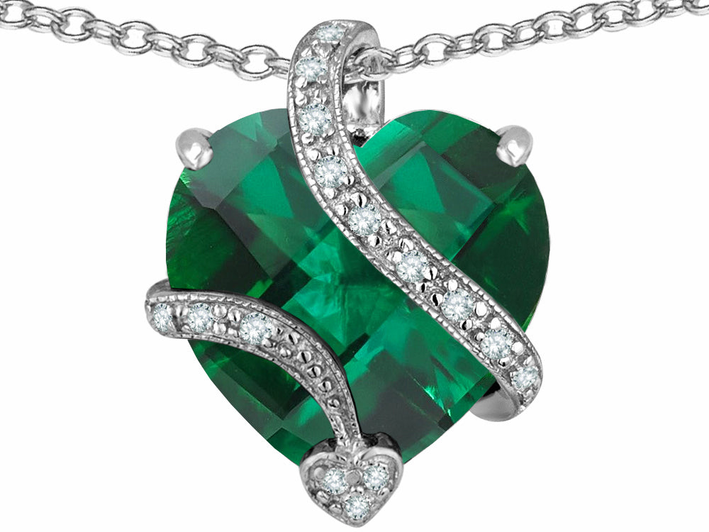Star K Large 15mm Heart Shaped Simulated Emerald Pendant Necklace