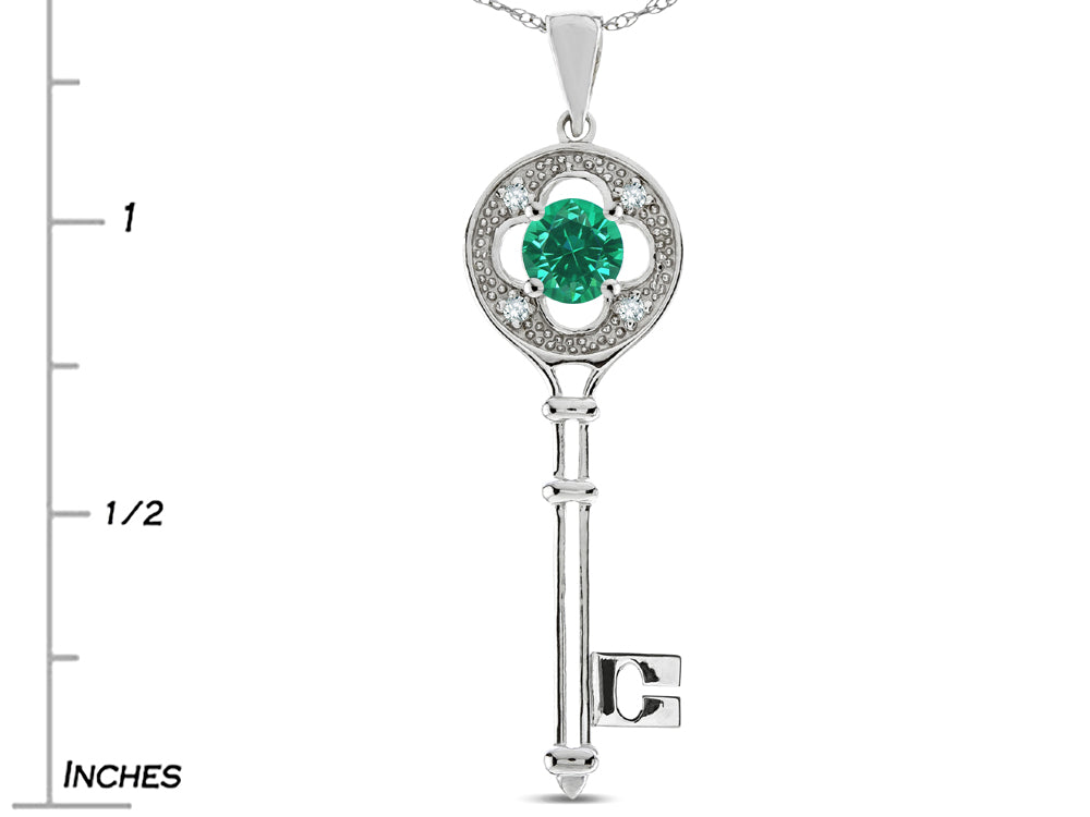 Star K Key to my Heart Clover Key Pendant Necklace with Round Simulated Emerald