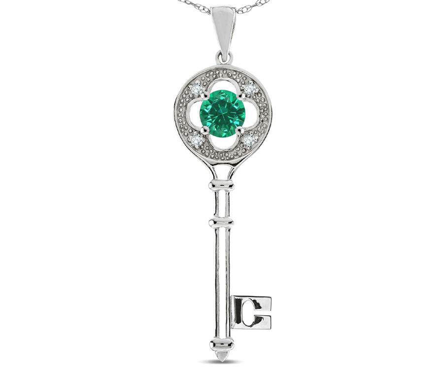 Star K Key to my Heart Clover Key Pendant Necklace with Round Simulated Emerald