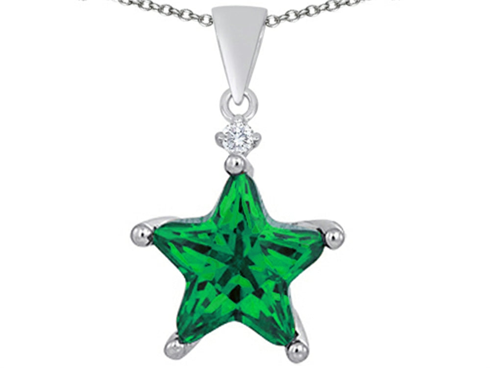 Star K Large 14mm Fancy Star Pendant Necklace with Simulated Emerald
