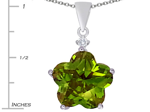 Star K Large 14mm Flower Shape Star Pendant Necklace with Simulated Peridot and Cubic Zirconia