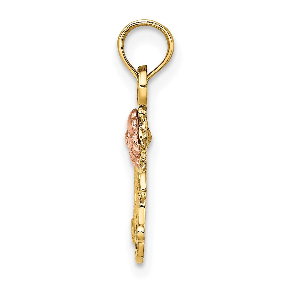 FJC Finejewelers 10 kt Two Tone Gold Two-Tone Textured Scroll with Flower MOM Charm 16 x 15 mm