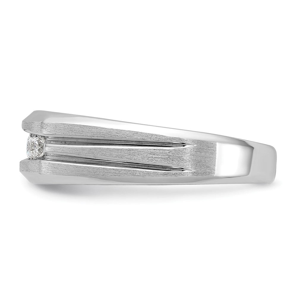 FJC Finejewelers 14 kt White Gold Men's Satin/Grooved 5-Stone Lab Grown Diamonds Ring 7 mm