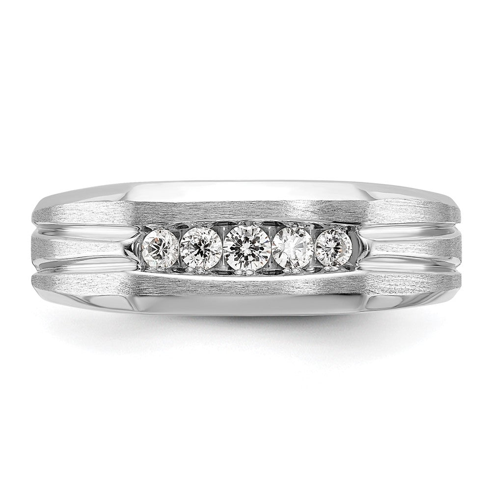 FJC Finejewelers 14 kt White Gold Men's Satin/Grooved 5-Stone Lab Grown Diamonds Ring 7 mm