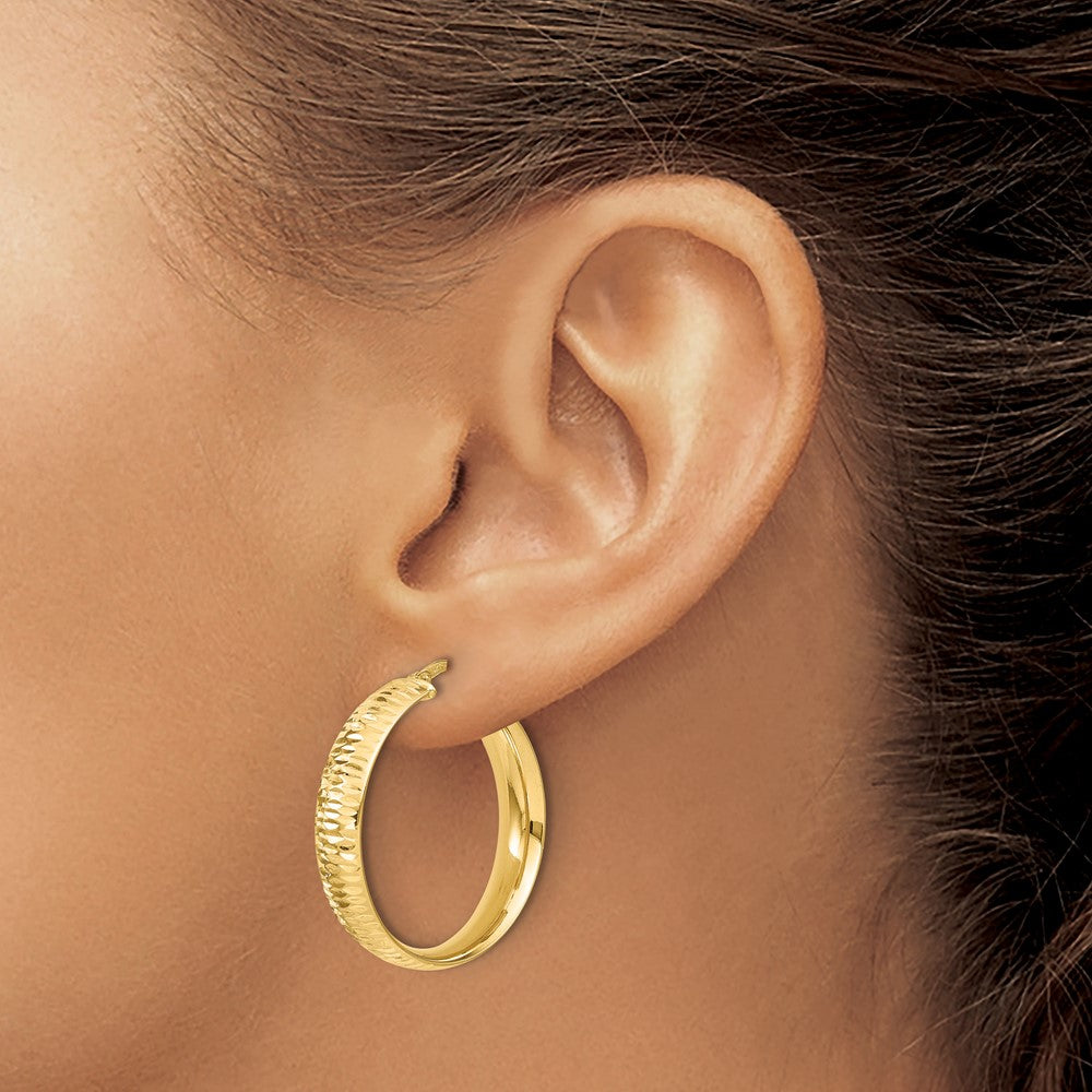 FJC Finejewelers 14 kt Yellow Gold Polished Bright Cut Round Hoops 31 x 28 mm