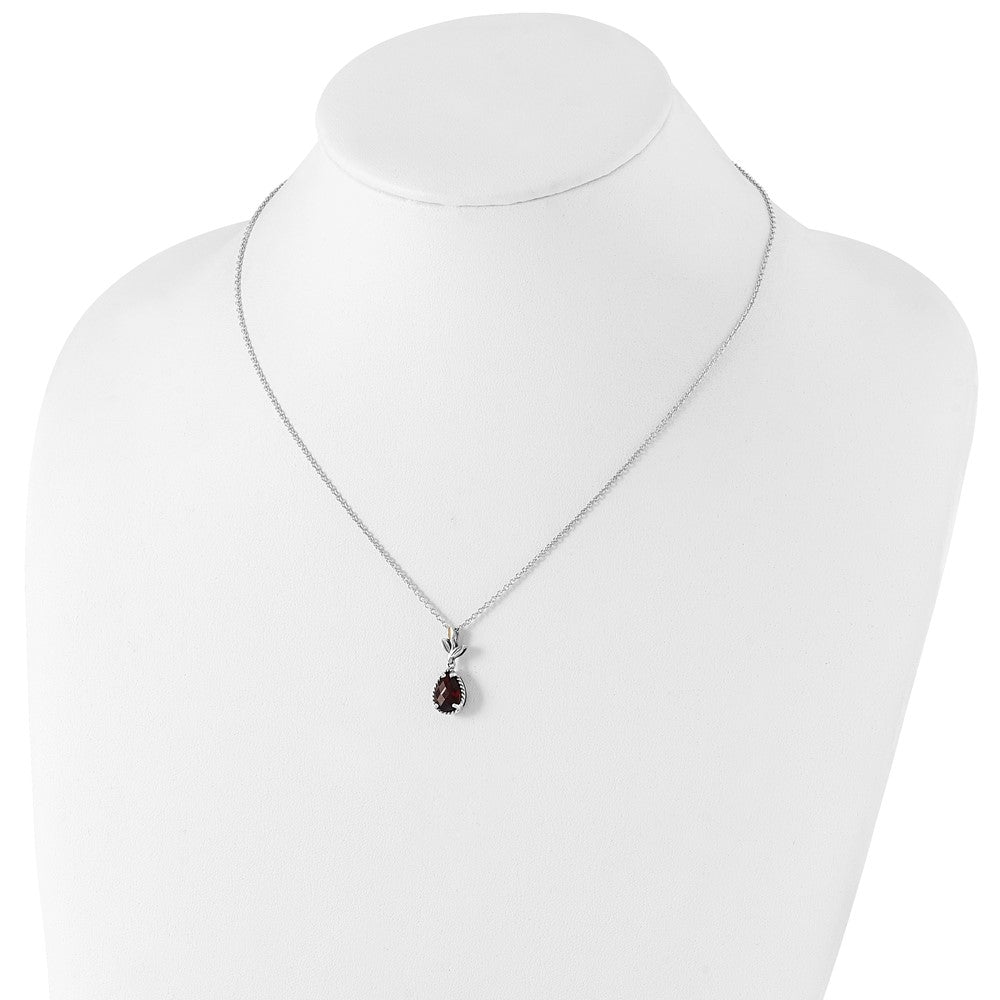 FJC Finejewelers Sterling Silver with 14kt Accent with Antiqued Leaf Garnet Necklace 18 Inch