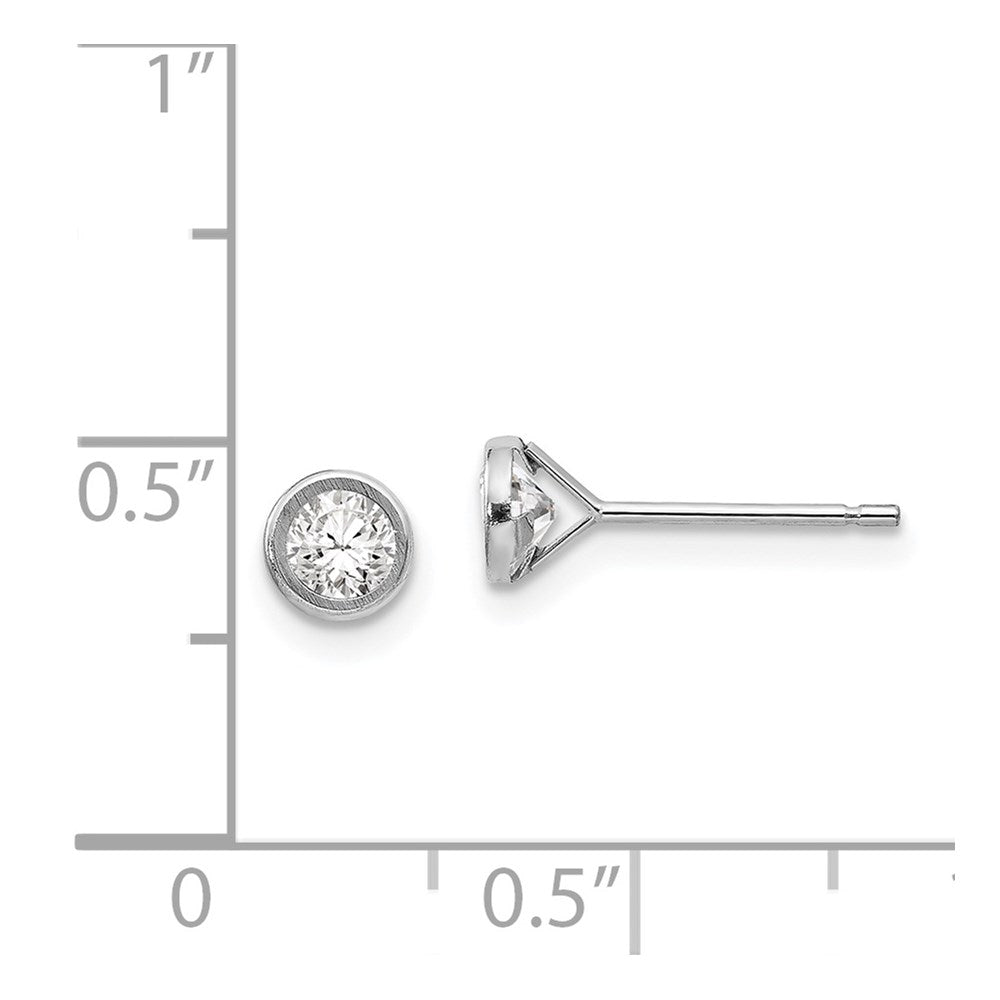 FJC Finejewelers 14 kt White Gold Stud Madi K Bezel Set CZ Post Earrings 4 mm