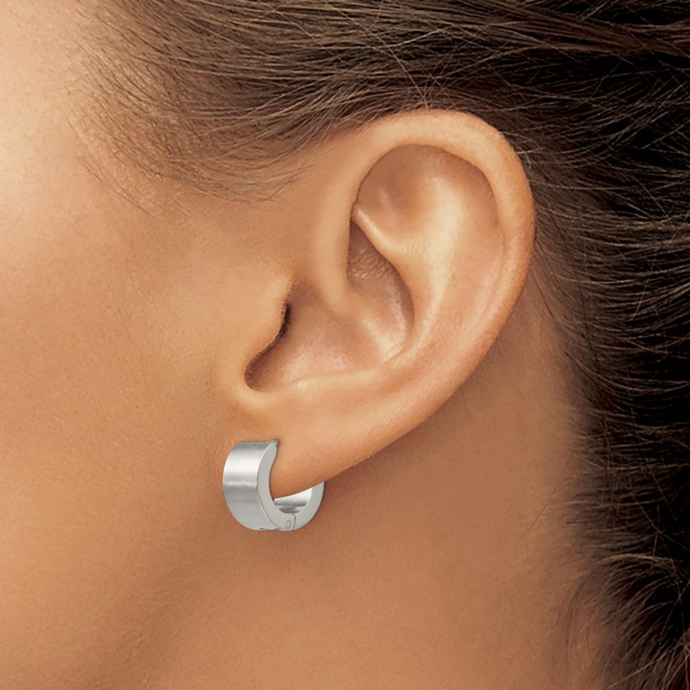 FJC Finejewelers Stainless Steel Brushed and Polished 7mm Hinged Hoop Earrings 13 mm x 13 mm