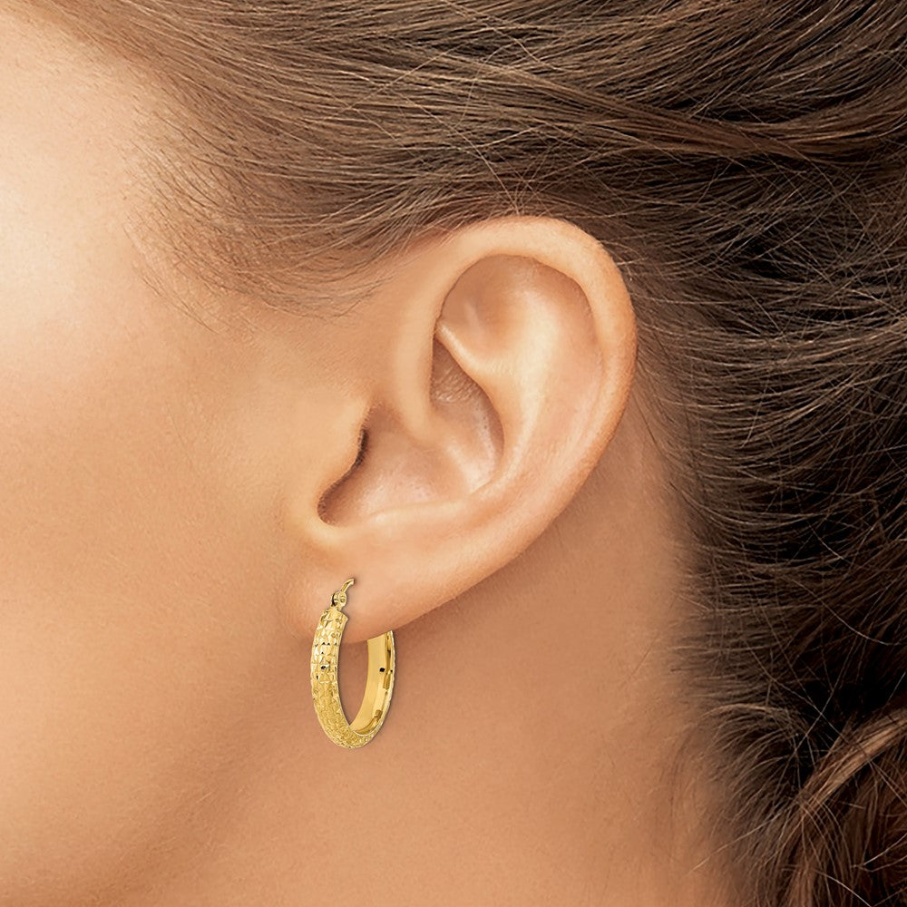FJC Finejewelers 14 kt Yellow Gold Polished and Textured Bright Cut Hoop Earrings 20 x 20 mm