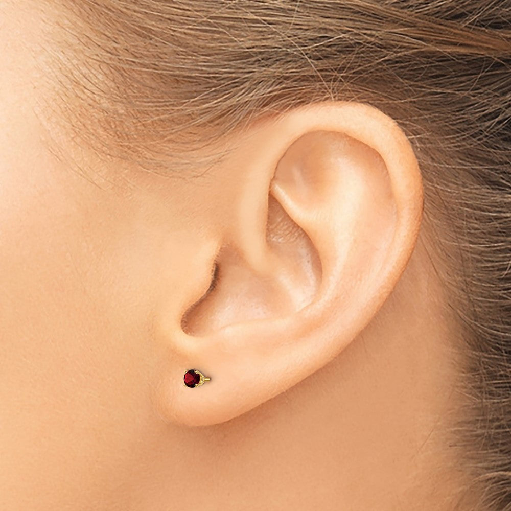 FJC Finejewelers 14 kt Yellow Gold Stud January/Garnet Post Earrings 3 x 3 mm